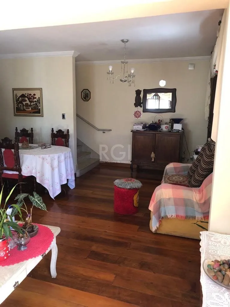 Imagem Casa para Venda - 225.91m², 4 dormitórios, sendo 2 suites, 1 vaga - Nonoai