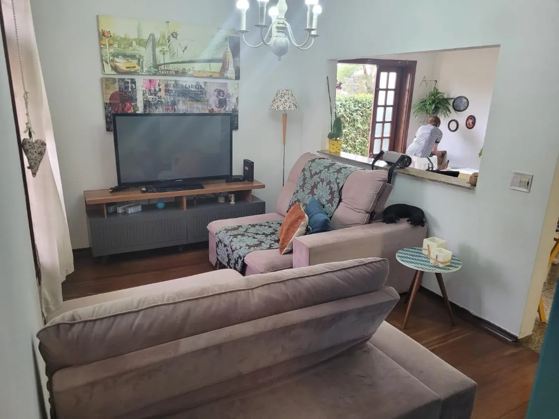 Imagem Encantadora Casa Térrea no Charmoso Bairro Nova Suíça em Valinhos