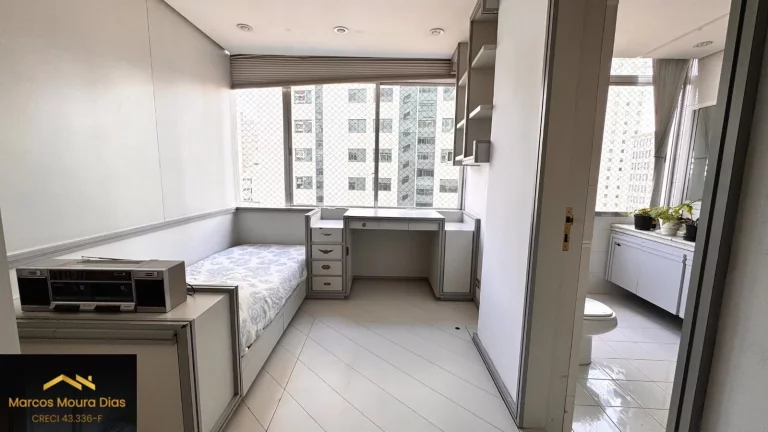 Imagem Apartamento Amplo na Avenida Angélica, 4 dormitórios (2 SUÍTES), possui Hidro e closet. Edifício com 2 Vagas de Garagem