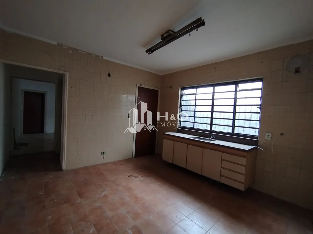 Imagem Casa ampla e muito bem localizada no bairro de Itaquera, próxima ao Shopping Metrô Itaquera e à Estação Corinthians‑Itaquera.