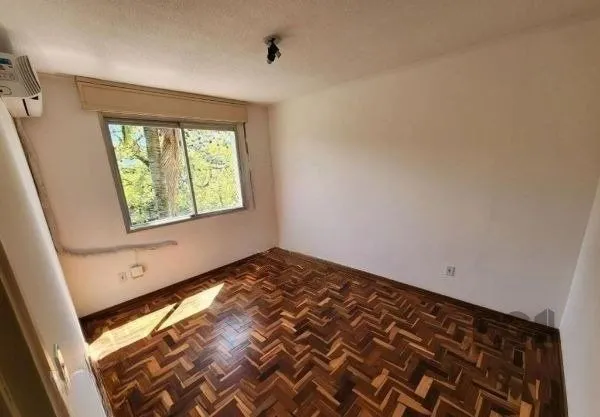 Imagem Apartamento no Passo D'areia de 2 dormitórios e vaga desocupado