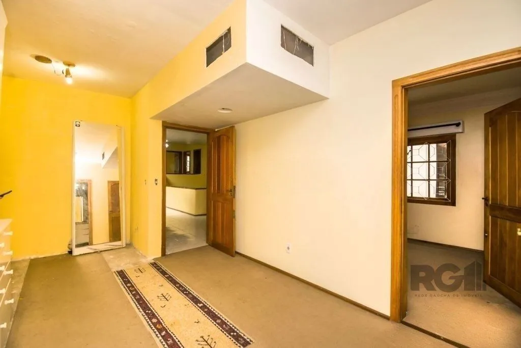 Imagem Excelente casa de 354m² com 5 dormitórios e 8 vagas.