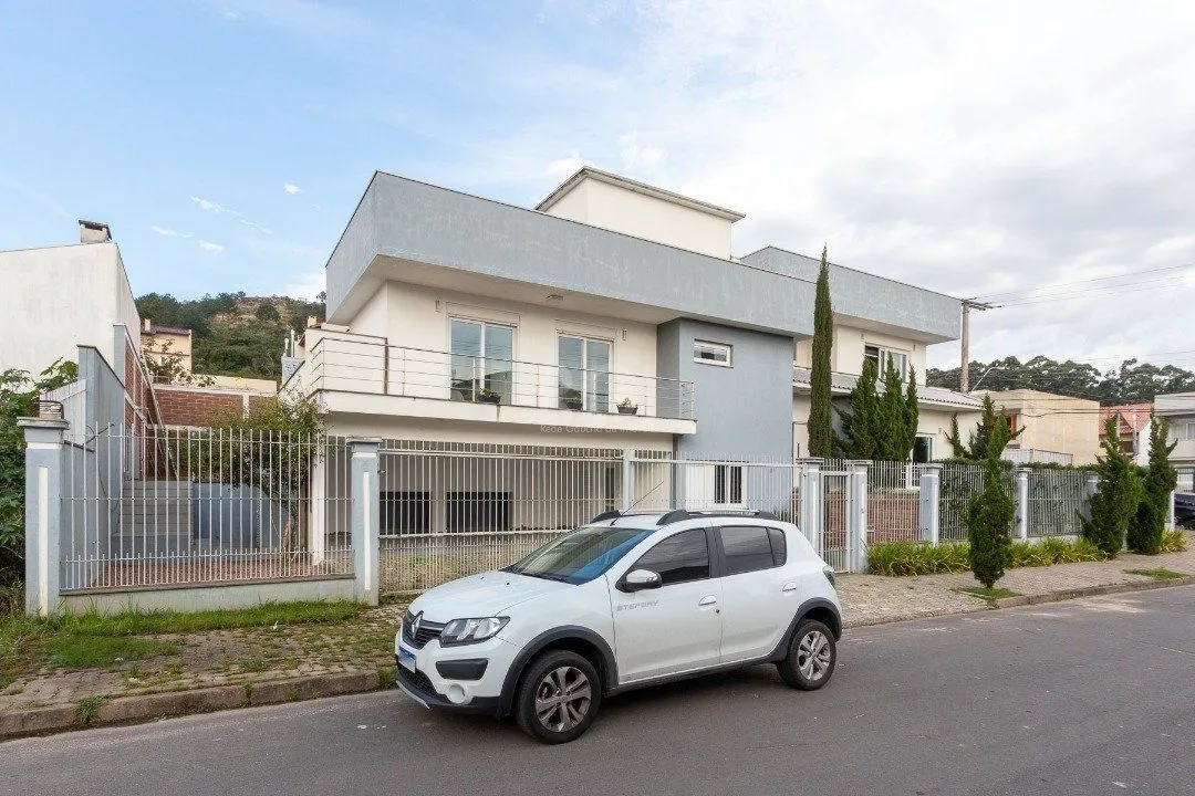 Imagem Casa para Venda - 377m², 4 dormitórios, sendo 3 suites, 3 vagas - Guarujá