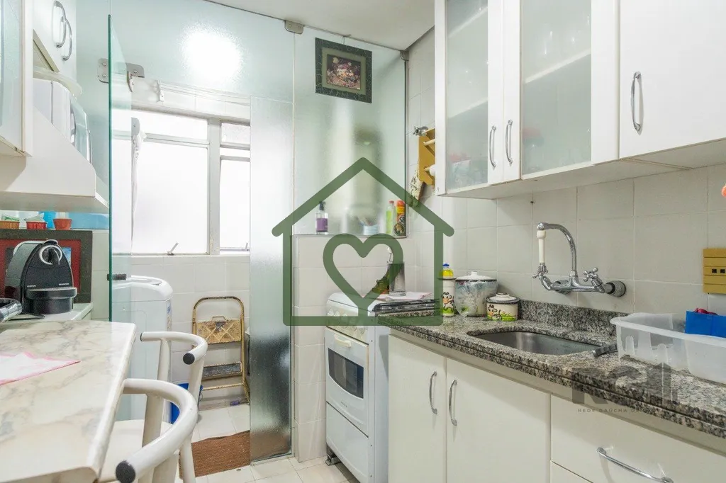 Imagem Apartamento de um quarto (dormitório), sacada e uma vaga de garagem no bairro Santana em Porto Aleg...