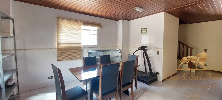 Imagem Linda casa com 04 dormitórios em Campos do Jordão! Oportunidade