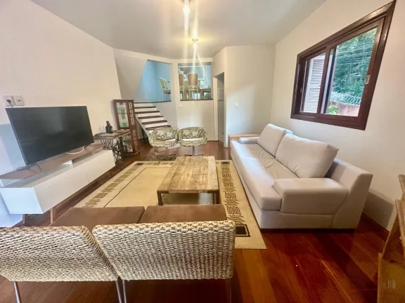 Imagem Ótima casa com 4 Suítes, Piscina e Vista para o Mar no Centro de Florianópolis Localizada no cent...