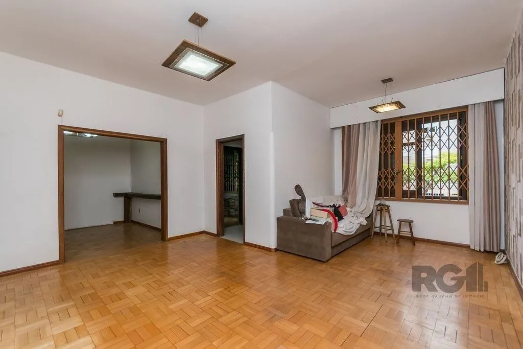 Imagem Excelente casa de 150m² com 3 dormitórios e 2 vagas.