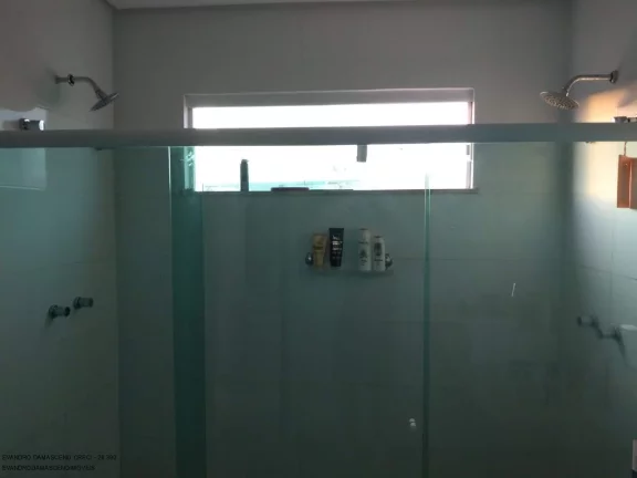 Imagem Casa em Condomínio de Luxo para Locação em Camaçari-BA, 3 Quartos, 3 Suítes, 2 Salas, 2 Banheiros, 4 Vagas, 280m².