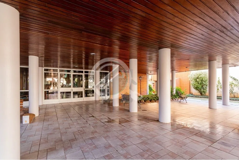 Imagem Venha morar numa rua arborizada, plana para ótimas caminhadas até a redenção, em um apartamento ...