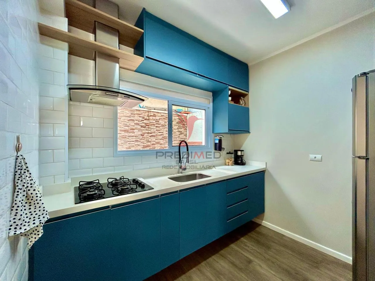 Imagem VENDO CASA DE CONDOMINIO FECHADO, 2 VAGAS DE GARAGEM, 2 DORMITÓRIOS, CHURRASQUEIRA