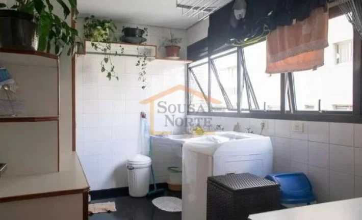 Imagem Apartamento à venda, 220 m², dispõe de 4 dormitórios, sendo com 4 suítes, 5 banheiros. Conta co...