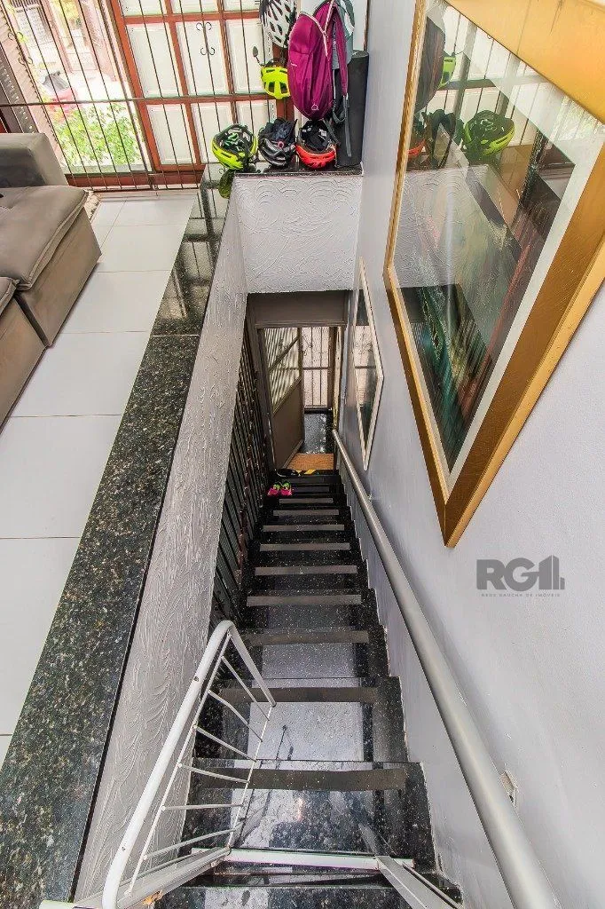 Imagem Casa para Venda - 110m², 2 dormitórios, sendo 1 suítes, 2 vagas - Menino Deus