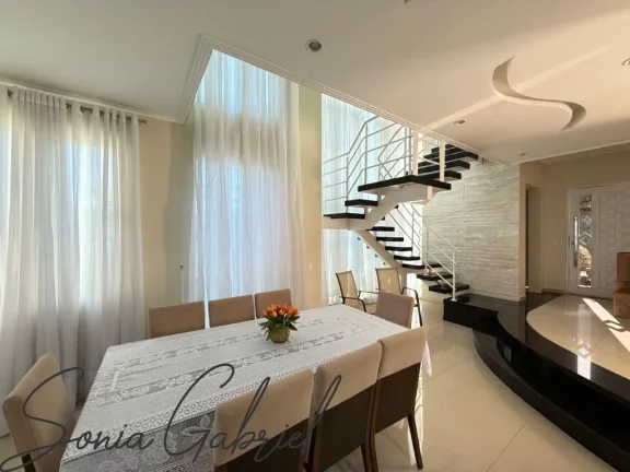 Imagem Casa em Condomínio em Vinhedo-SP: 4 Quartos, 2 Suítes, 3 Salas, 4 Banheiros, 4 Vagas - Imperdível!