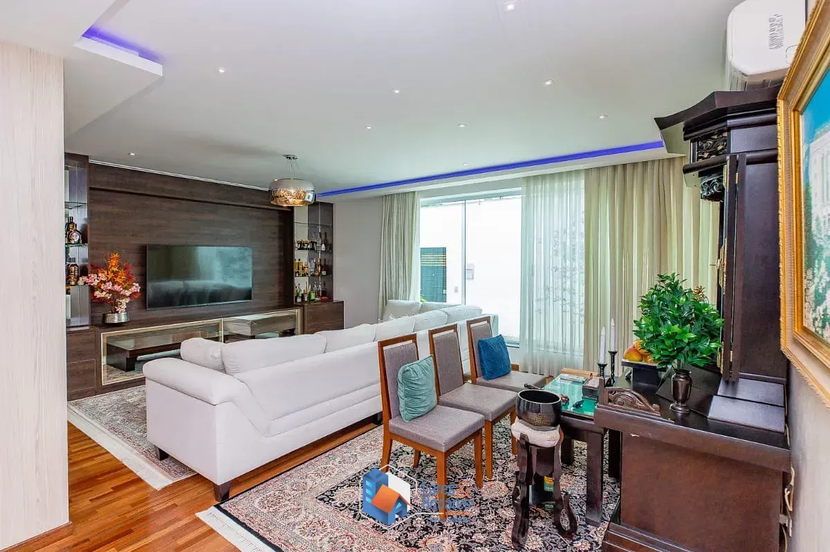 Imagem Casa para venda em Planalto Paulista com 3 quartos, sendo 1 suíte, 320m²