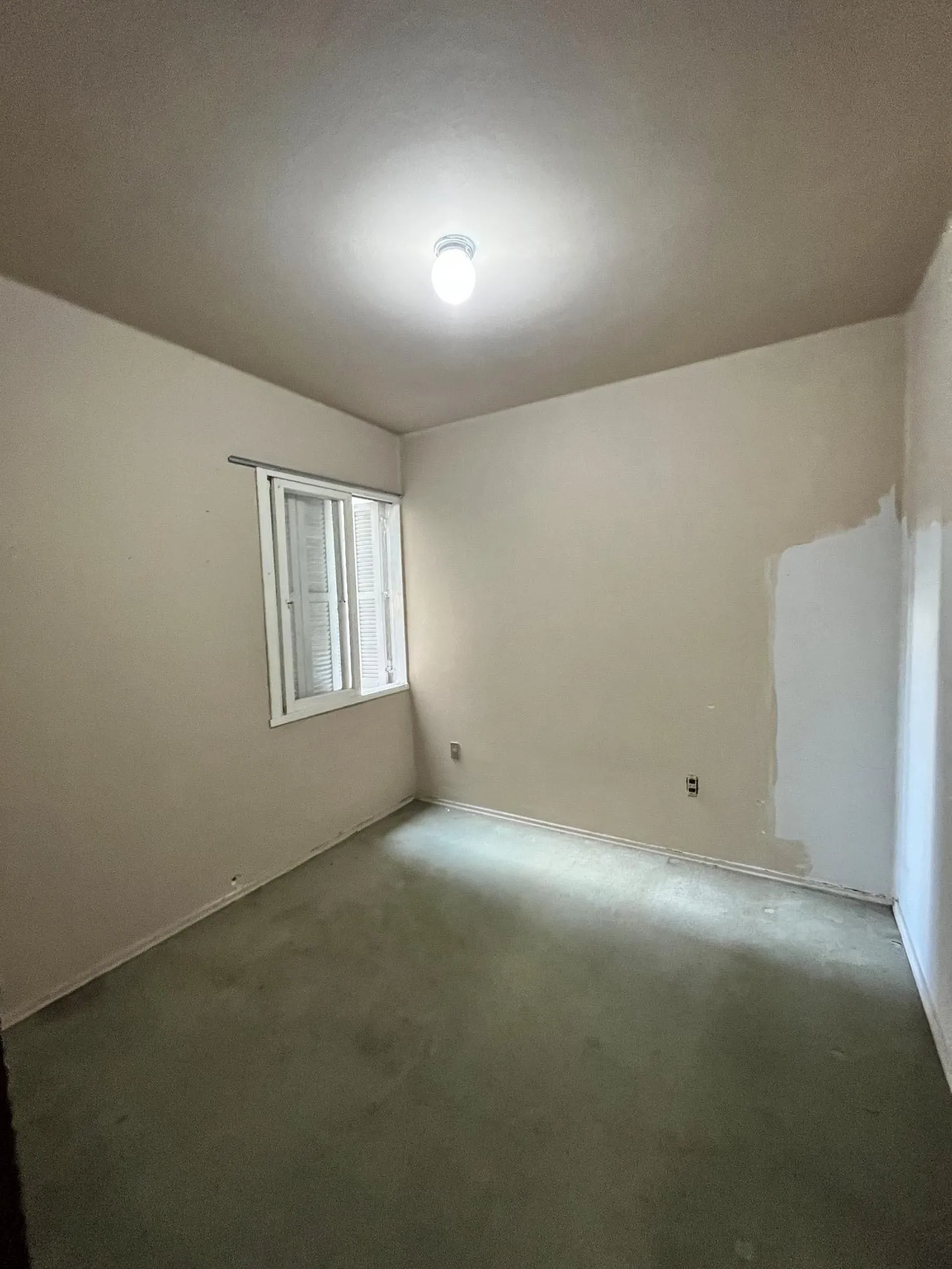 Imagem Apartamento de 2 quartos, lareira e dependência de empregada no bairro Floresta