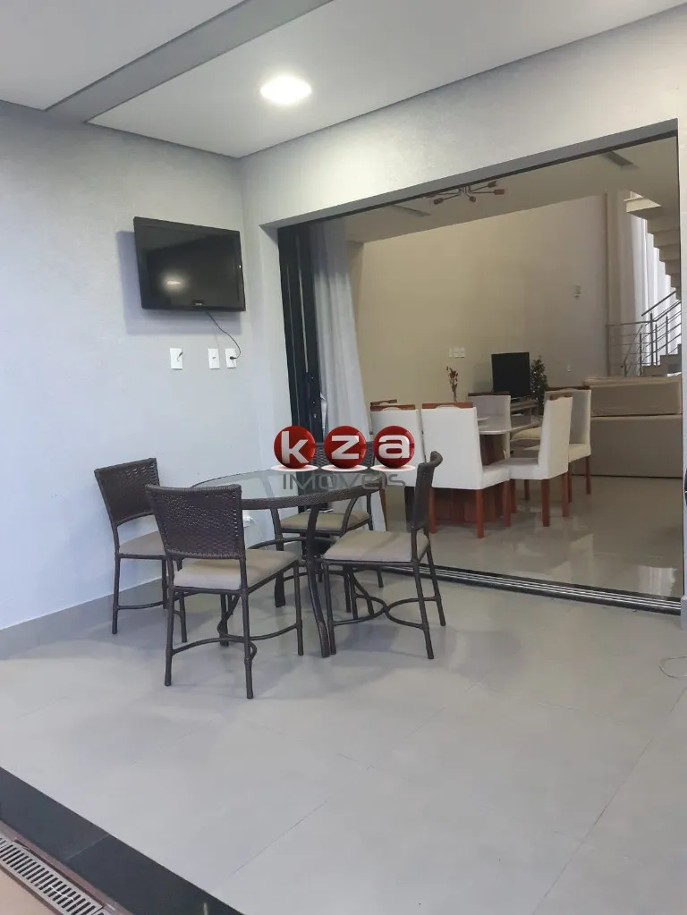 Imagem Casa de alto padrão em condomínio: 3 quartos, 3 suítes, 2 salas, 5 banheiros, 4 vagas, 200m² - Residencial Real Parque, Sumaré-SP.