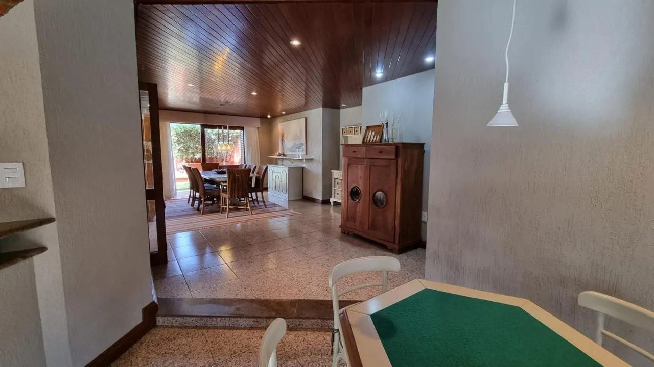 Imagem Casa em XANGRI-LÁ com 5 dorm. 3 suítes, piscina aquecida e 471 m², 400 m. mar.