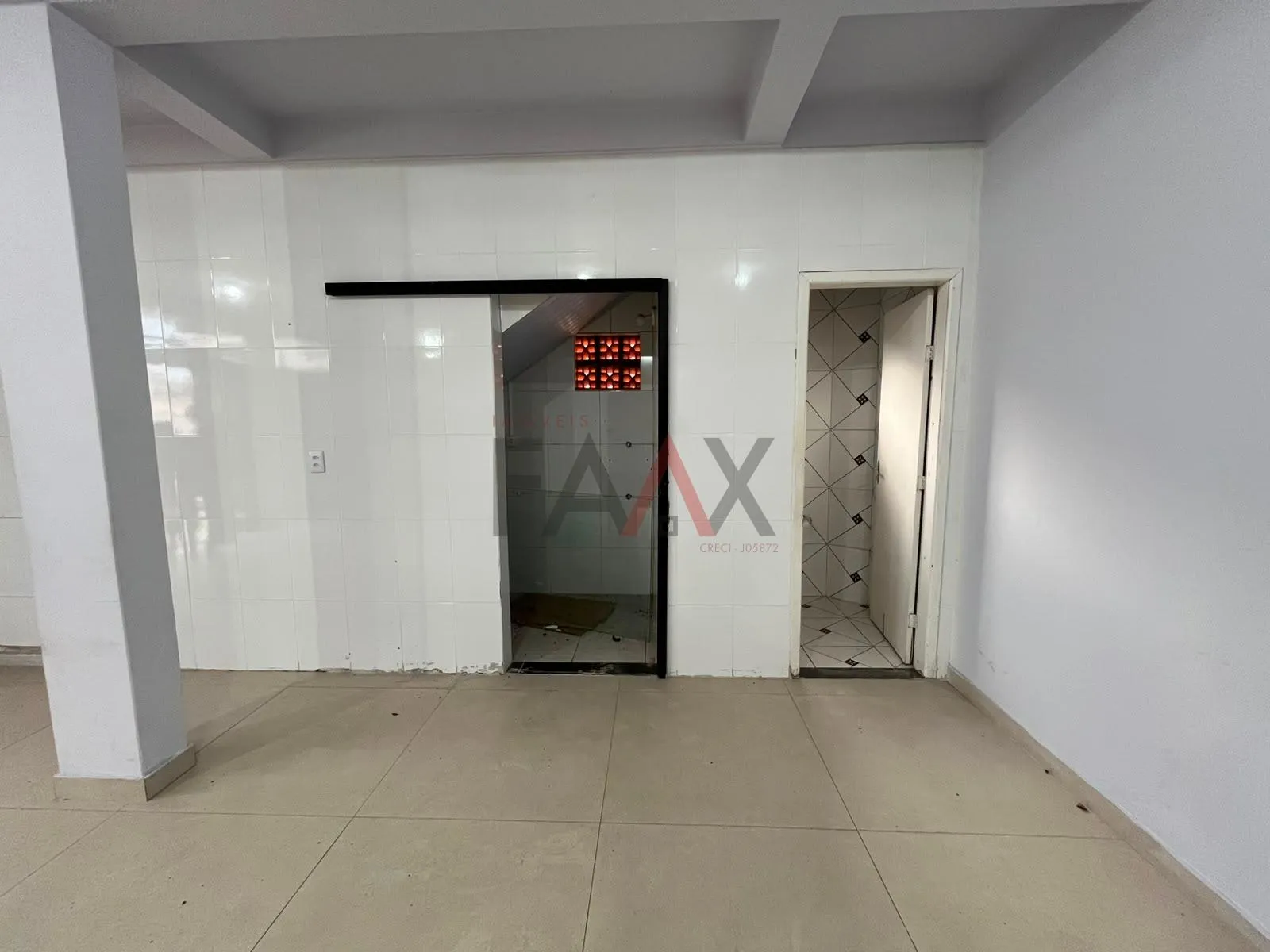 Imagem Sala Comercial 65m² na Santa Cruz com Estacionamento Próximo a Faculdades