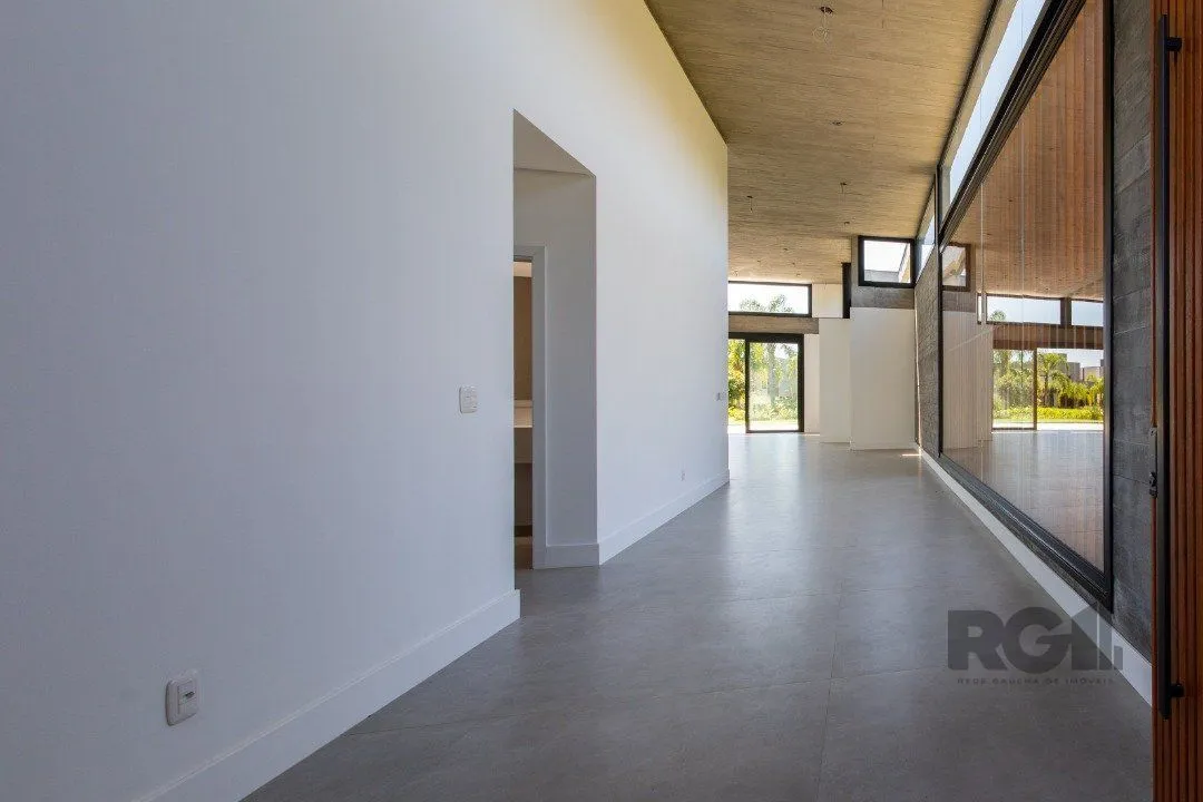 Imagem A Casa Le Mans, uma residência térrea de esquina com 389,48m2 de área coberta
