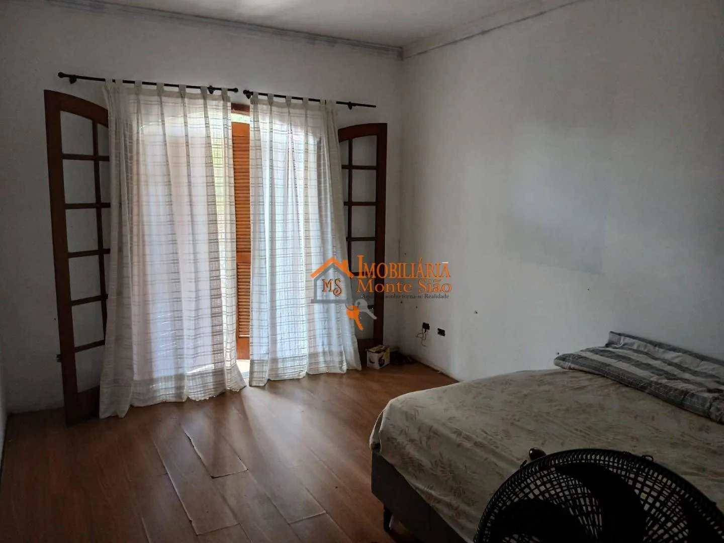 Imagem Sobrado com 4 dormitórios à venda, 300 m² por R$ 850.000,00 - Vila Augusta - Guarulhos/SP