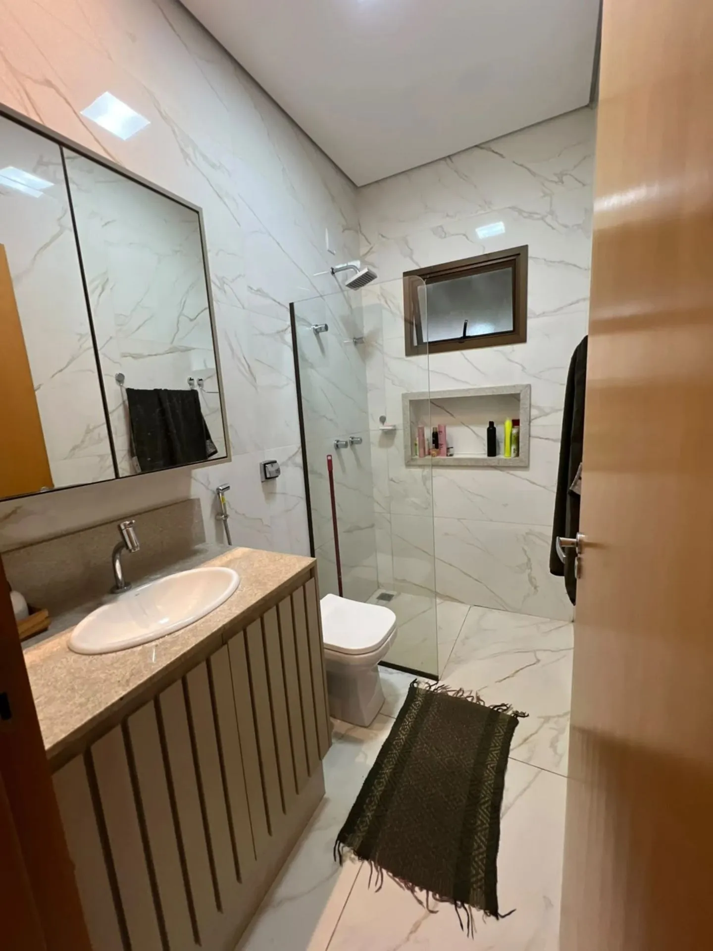 Imagem CASA TÉRREA À VENDA PRIMOR DAS TORRES 3 quartos, sendo 1 suíte