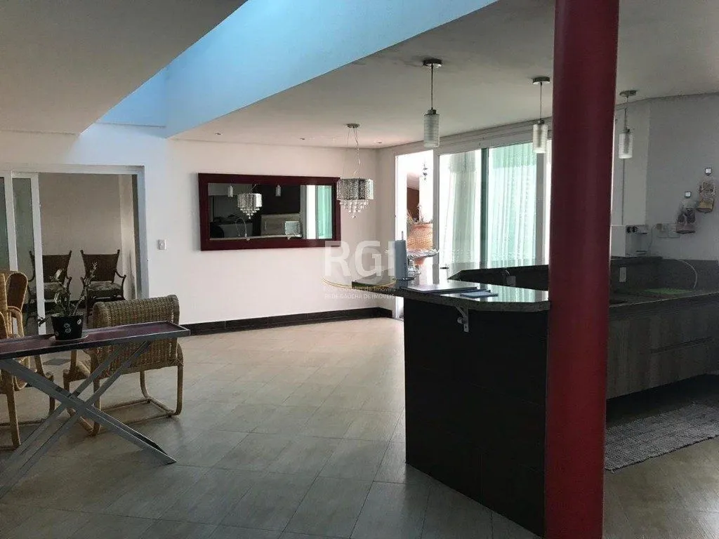 Imagem Casa para Venda - 319.25m², 6 dormitórios, sendo 4 suites, 3 vagas - Jardim Floresta