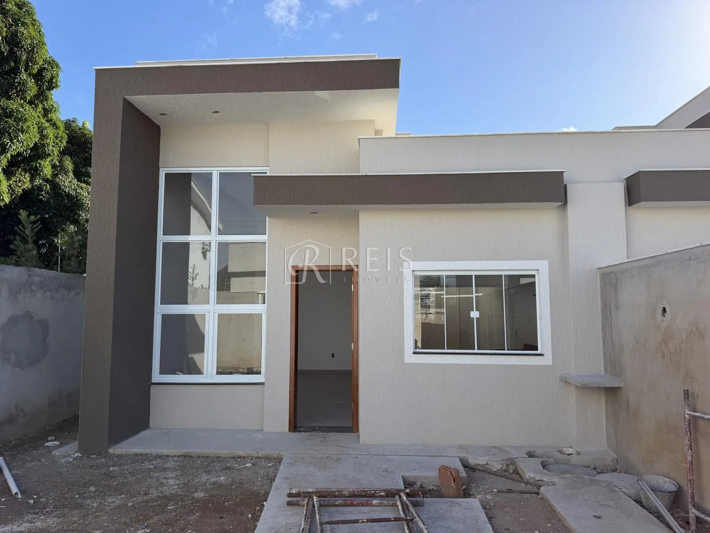 Foto do imóvel Casa para Venda em Rio das Ostras, Extensão do Bosque, 2 dormitórios, 1 suíte, 2 banheiros, 1 vaga em Rua Minas Gerais, 25 - Extensão do Bosque, Rio das Ostras - RJ