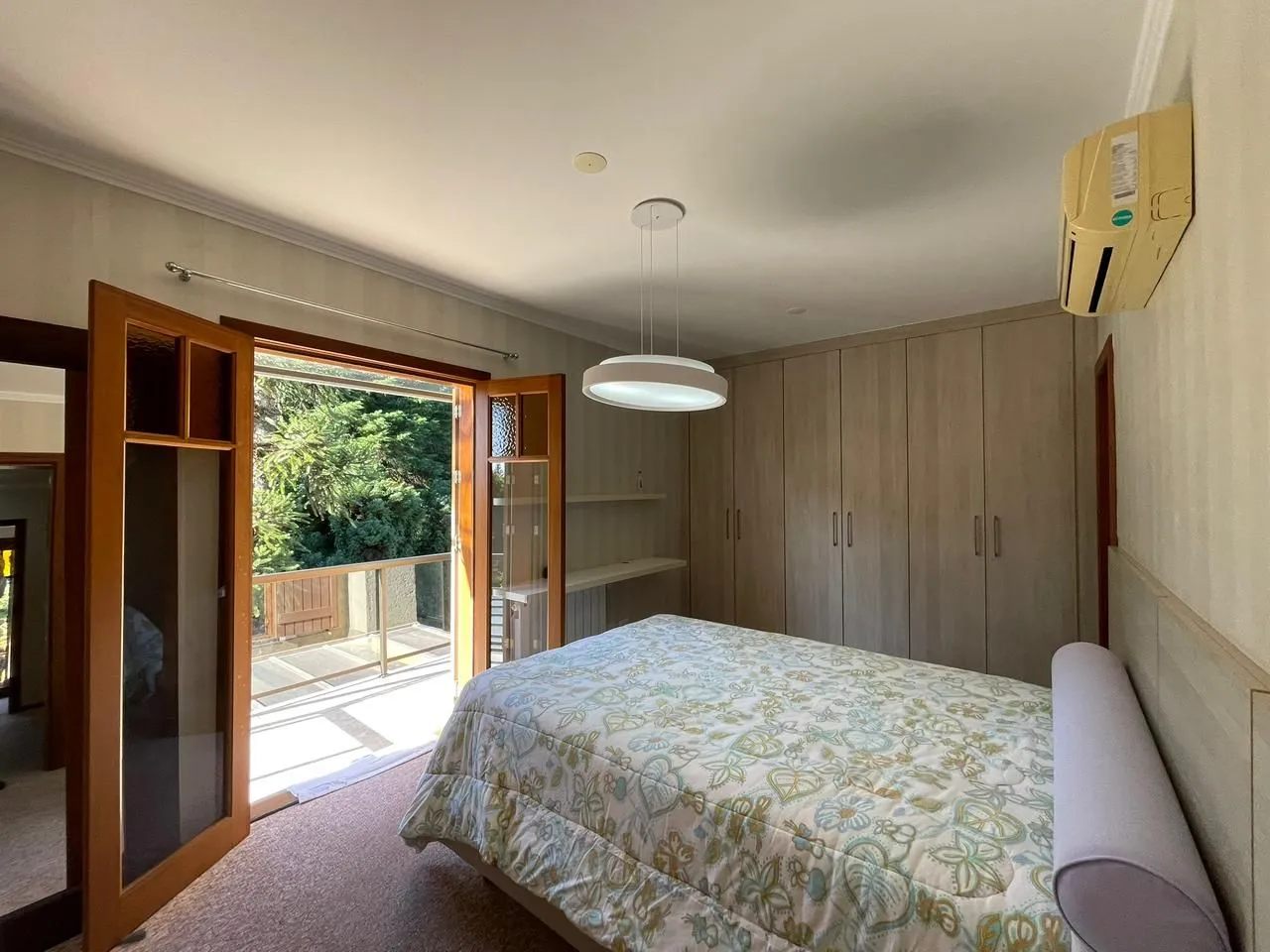 Imagem Casa à venda em Canela, com 3 quartos, 238m2