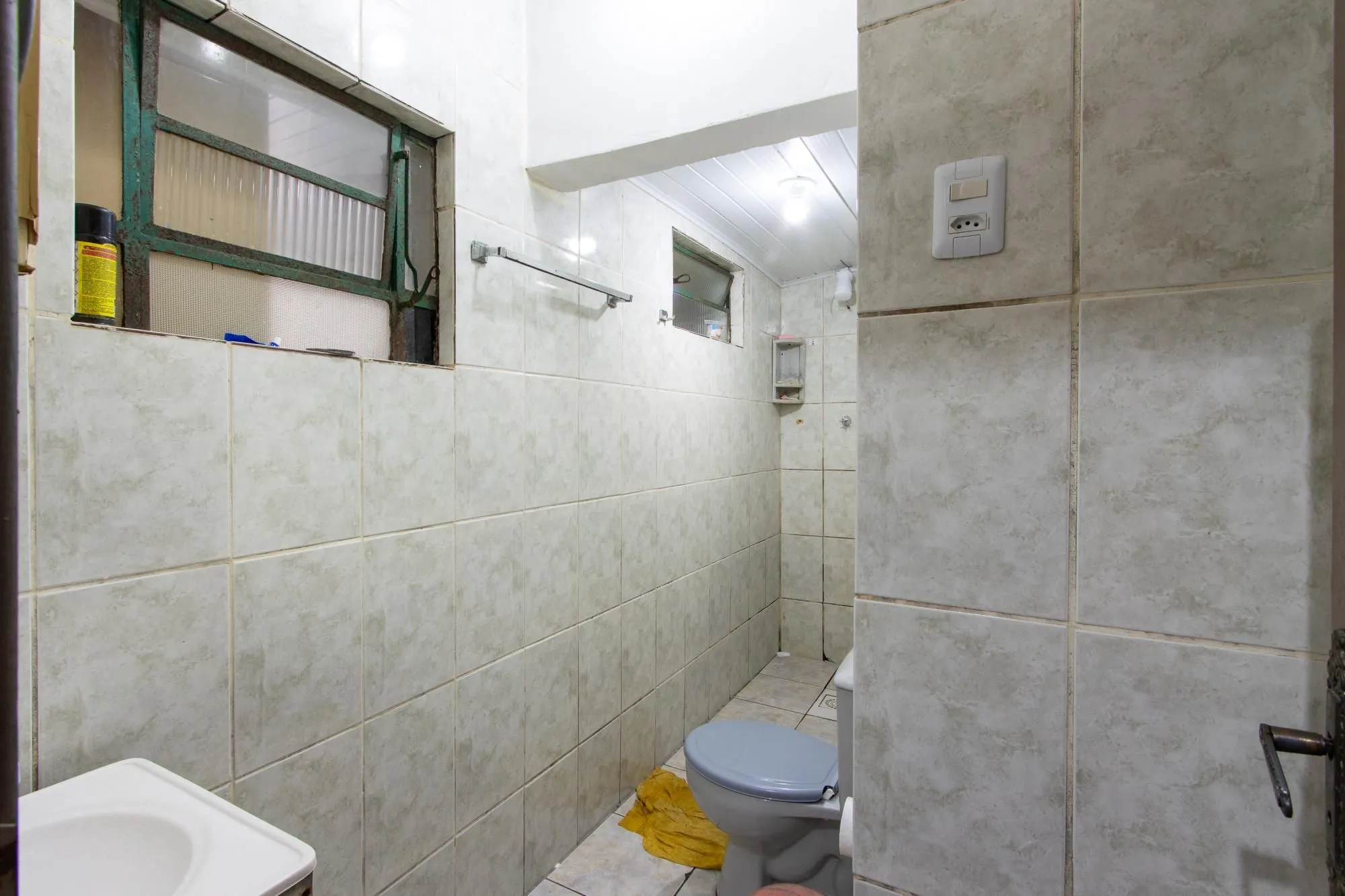 Imagem Casa ampla de 2 pavimentos com 4 dormitórios, 1 suite e 4 vagas no bairro Santa Tereza!