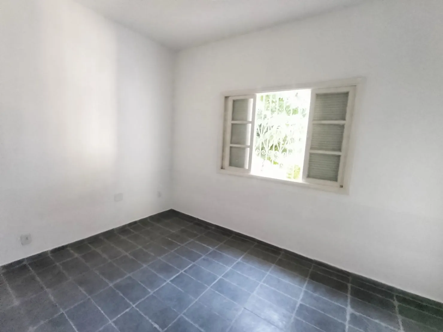 Imagem Comercial para Locação 4 Quartos, Vila São Geraldo, Taubaté - SP