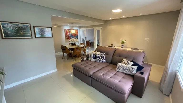 Imagem Excelente casa em condomínio fechado com três suítes e espaço gourmet a venda na Praia do Flamengo