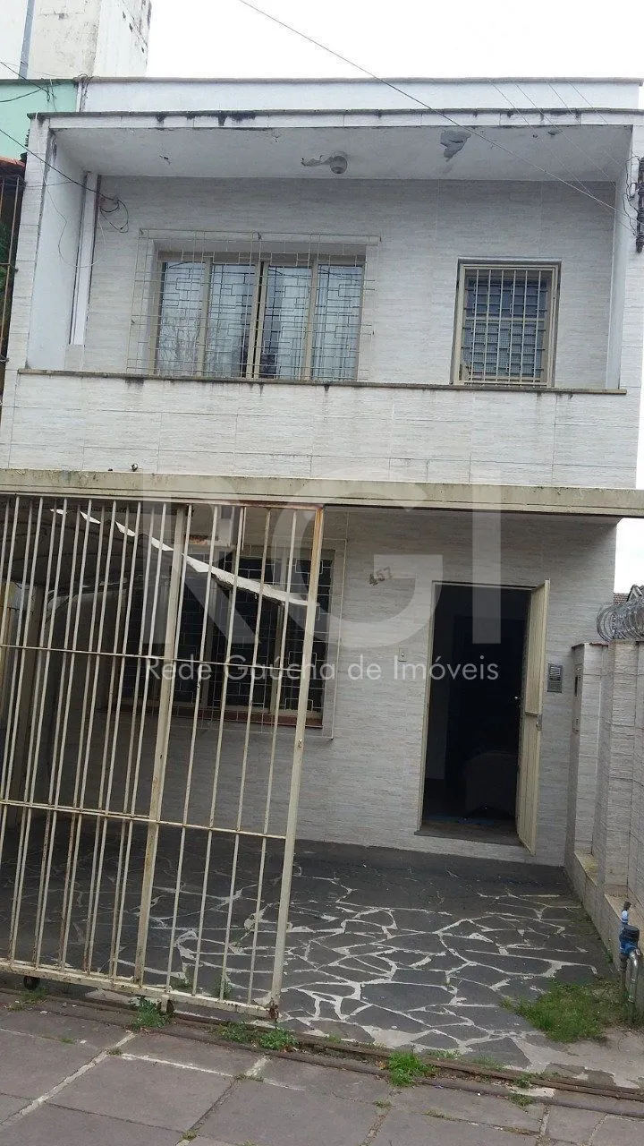 Imagem Casa com 4 quartos, 4 banheiros e amplo pátio no miolo do bairro Cidade Baixa!