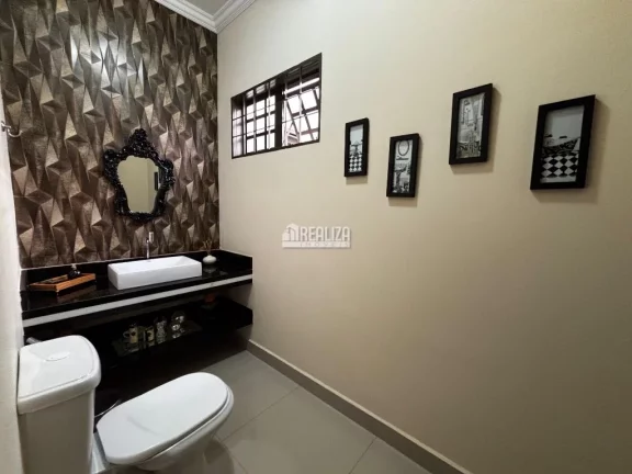 Imagem Casa à venda no bairro Estados Unidos em Uberaba - 3 dormitórios, 2 suítes, 3 garagens