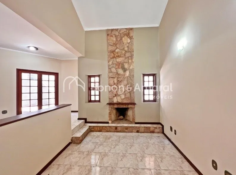 Imagem "Casa Sobrado de Alto Padrão à Venda no Condomínio Chácara Flora em Valinhos"
