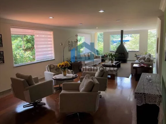 Imagem Casa à venda com ótima localização na Granja Viana