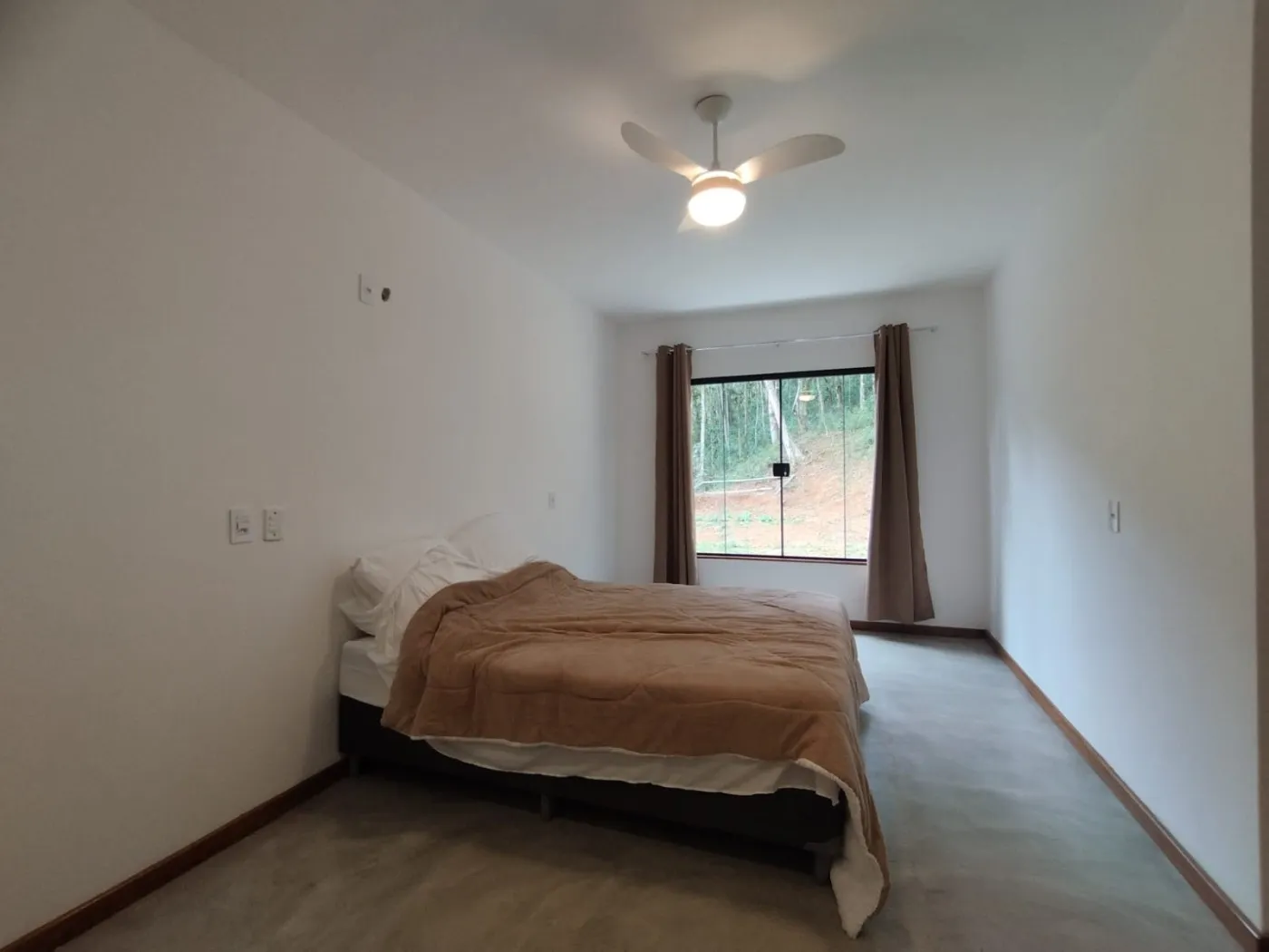 Imagem Casa em Condomínio para Venda em Petrópolis / RJ no bairro Araras