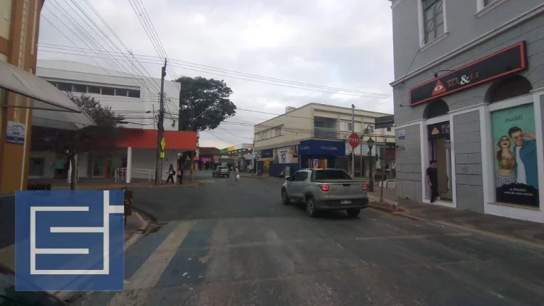 Imagem Casa com 6 dormitórios para alugar por R$ 5.000/mês - Rua José Ângelo Calafiori, Centro - Socorro/SP