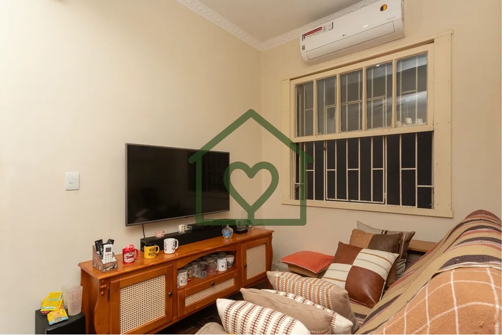 Imagem No Bairro Rio Branco, raro apartamento térreo elevado, localizado na Rua Schiller n° 105, com 2 am...