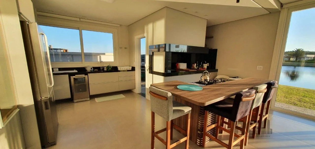 Imagem Casa em condomínio fechado de luxo a beira-mar, no centro de Capão da Canoa/RS.