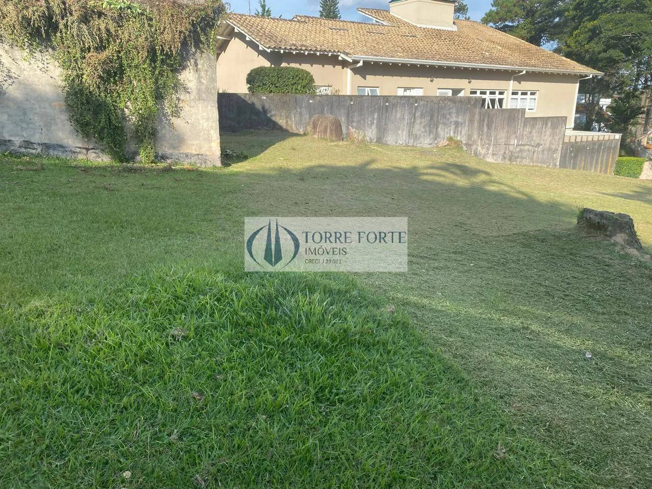 Imagem Excelente terreno na Aldeia da Serra com 466 m², pronto para construir.