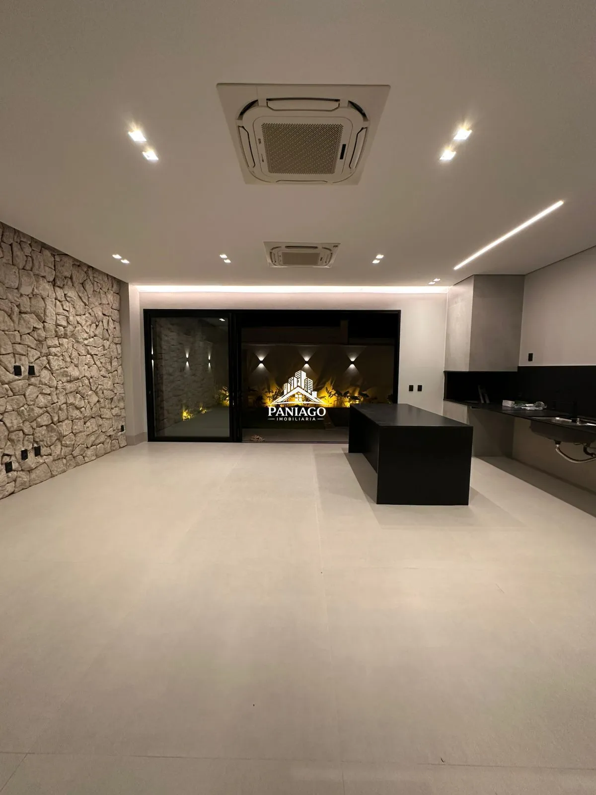 Imagem Casa à Venda no Ginco Florais Pérola | 213m² | 3 Suítes | Piscina Com Hidromassa