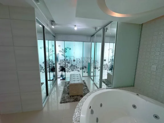 Imagem Apartamento com 3 suítes à venda no Pioneiros em Balneário Camboriú/SC