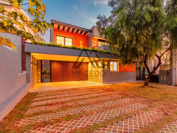 Foto do imóvel Casa de Alto Padrão à Venda em Alphaville/SP.