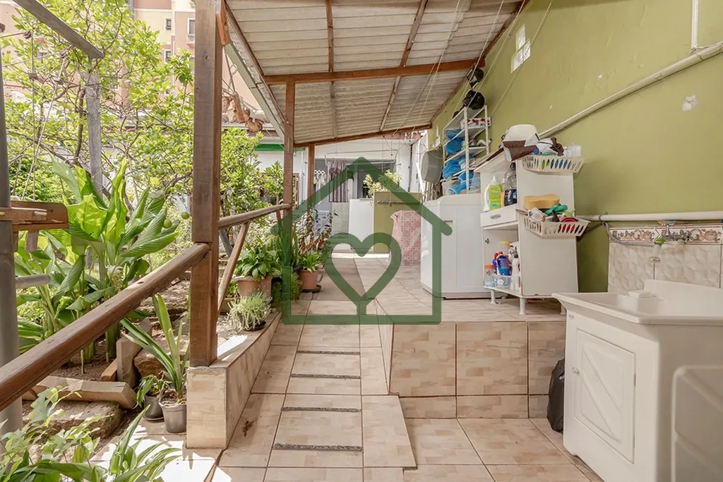 Imagem Bem-vindo à sua nova casa! Localizada na charmosa Rua Pindorama, próxima à Av Teresópolis, esta ...