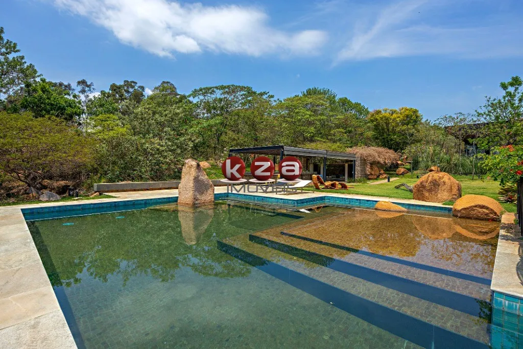Imagem Venda de Casa Espetacular em Itu-SP: 5 Quartos, 3 Suítes, 3 Salas, 800 m² constr. Muita Natureza, 20.000 metros de terreno no Jardim Paraíso II.