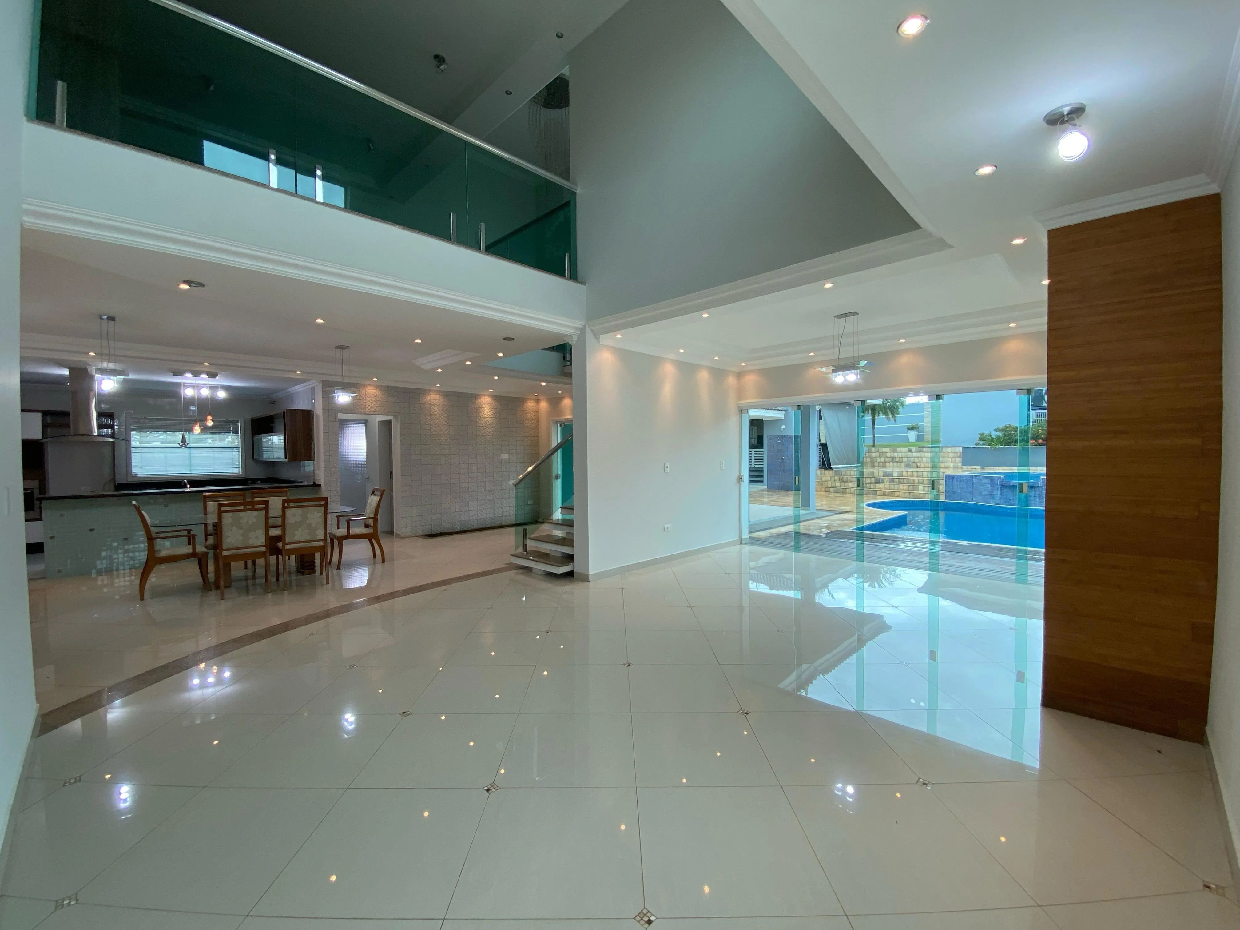 Imagem Exclusivo sobrado de alto padrão no Residencial Saint Charbel à 15min. do Parque Campolim e Shopping Iguatemi