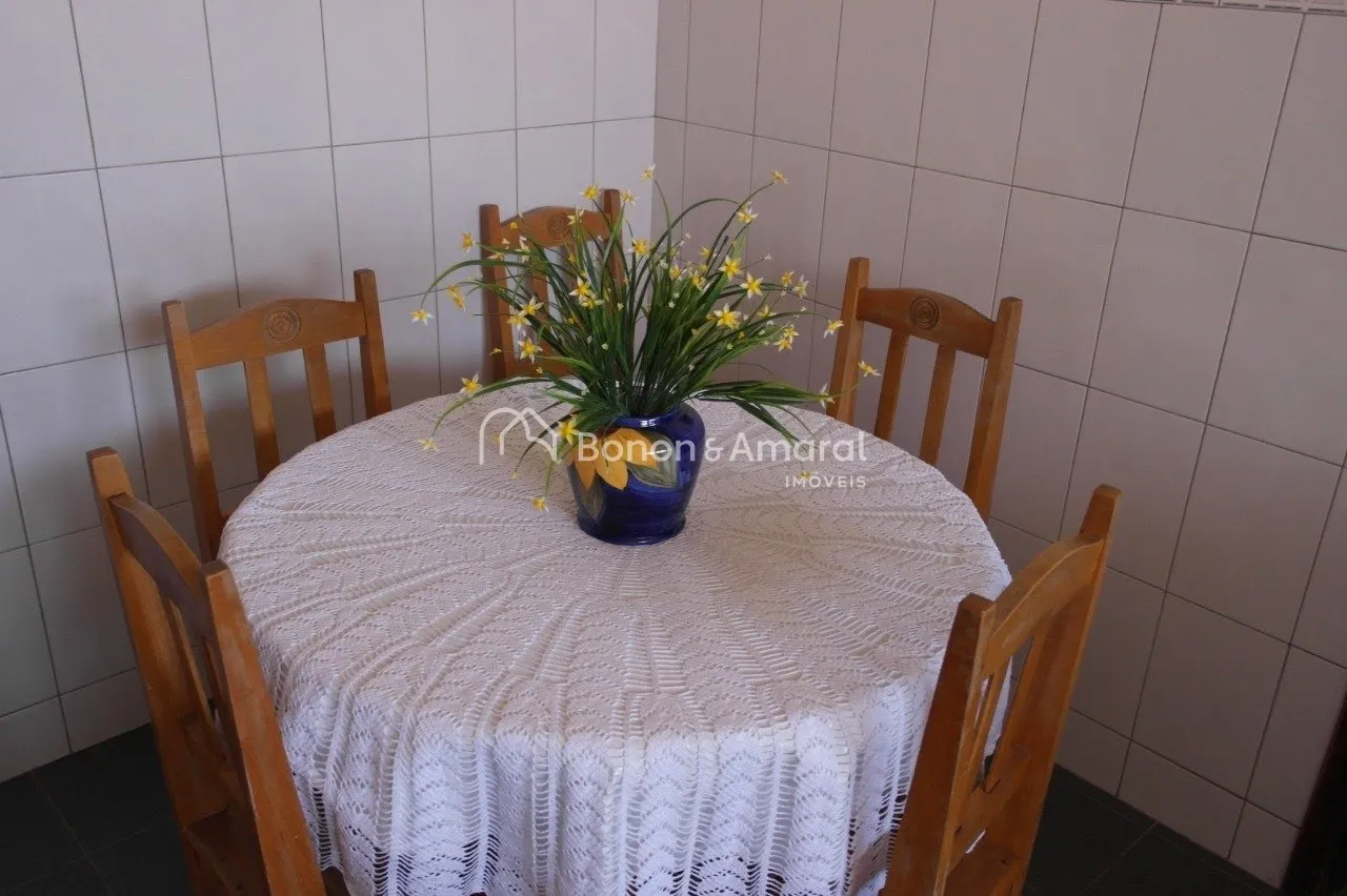 Imagem Casa com 4 Quartos e 3 banheiros à Venda, 400 m² no Jardim Chapadão