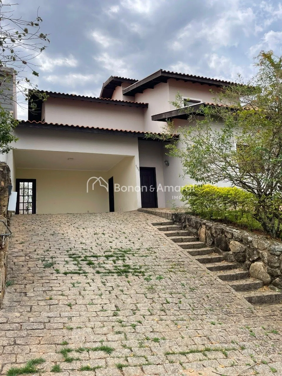 Imagem Casa em condomínio à venda, 3 suítes, salas integradas, 230 m² com vista para as montanhas em Sousas