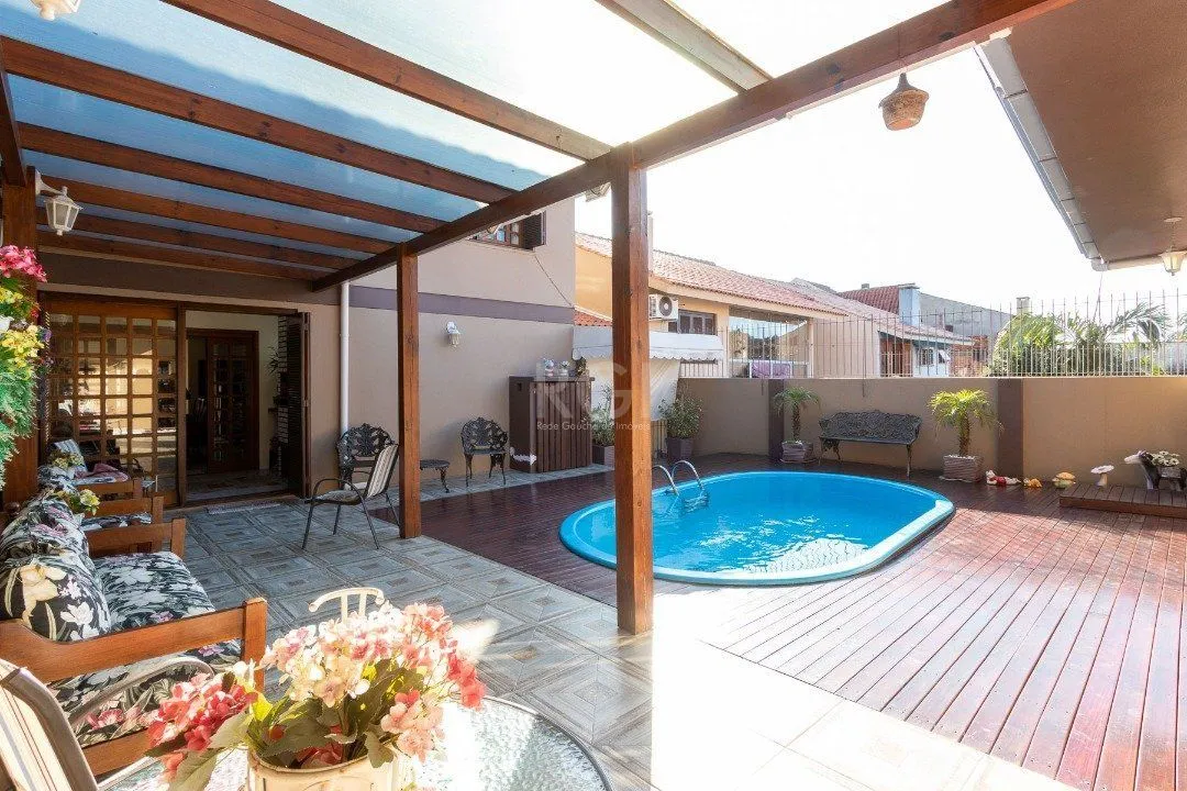 Imagem Casa a venda com piscina, 4 quartos, sendo 1 suite, 3 vagas