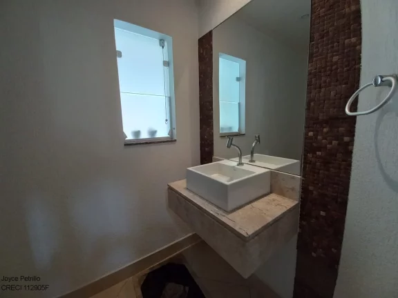 Imagem Casa em Condomínio Fechado de Alto Padrão à Venda em Peruíbe.